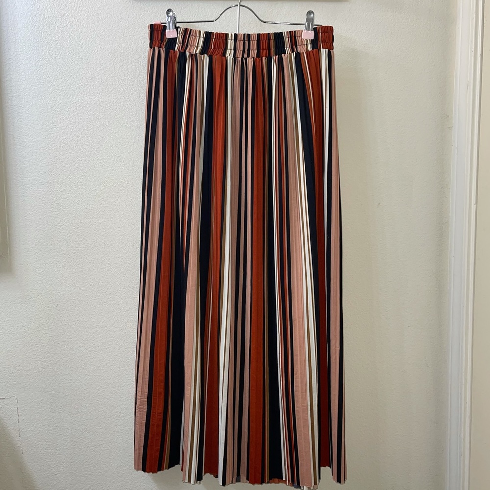 Anna Morgan Pleated Maxi w/ Elastic Band